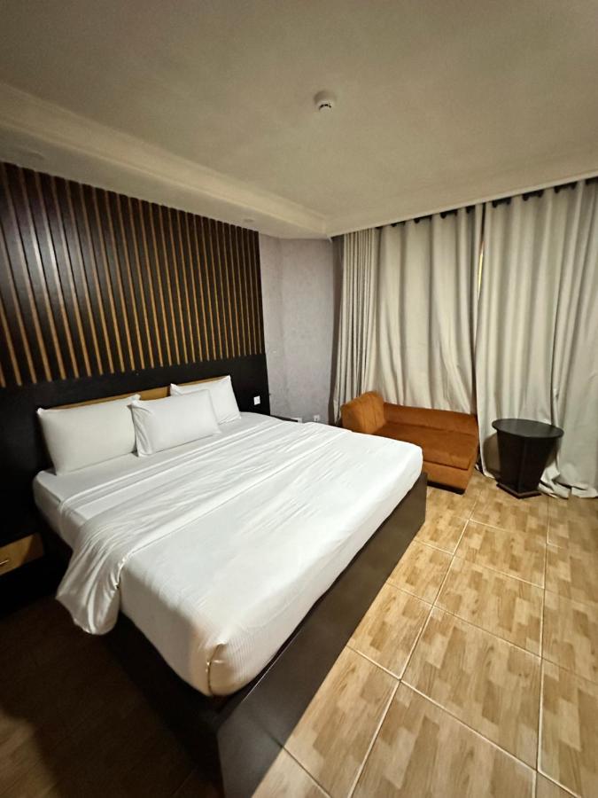 Msquare Hotel Gra Ikeja Esterno foto
