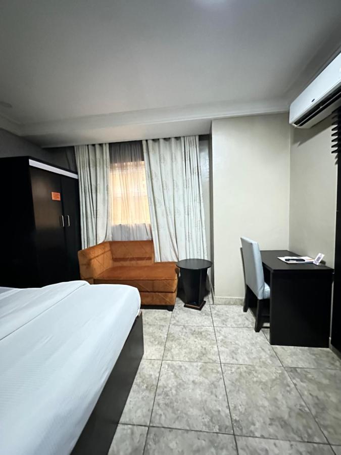 Msquare Hotel Gra Ikeja Esterno foto