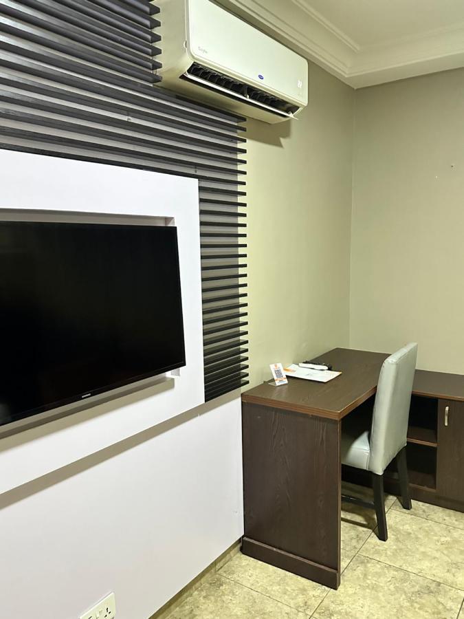 Msquare Hotel Gra Ikeja Esterno foto