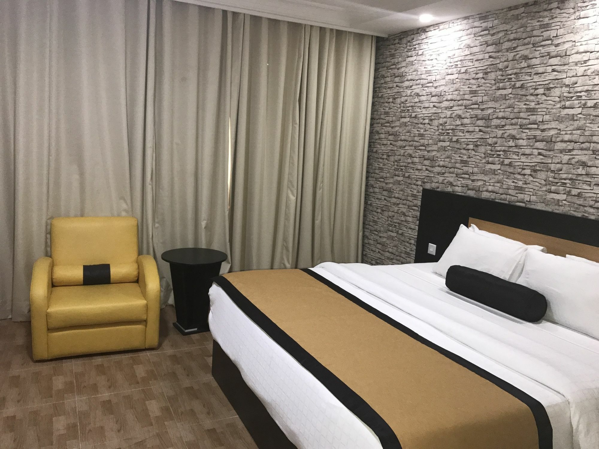 Msquare Hotel Gra Ikeja Esterno foto