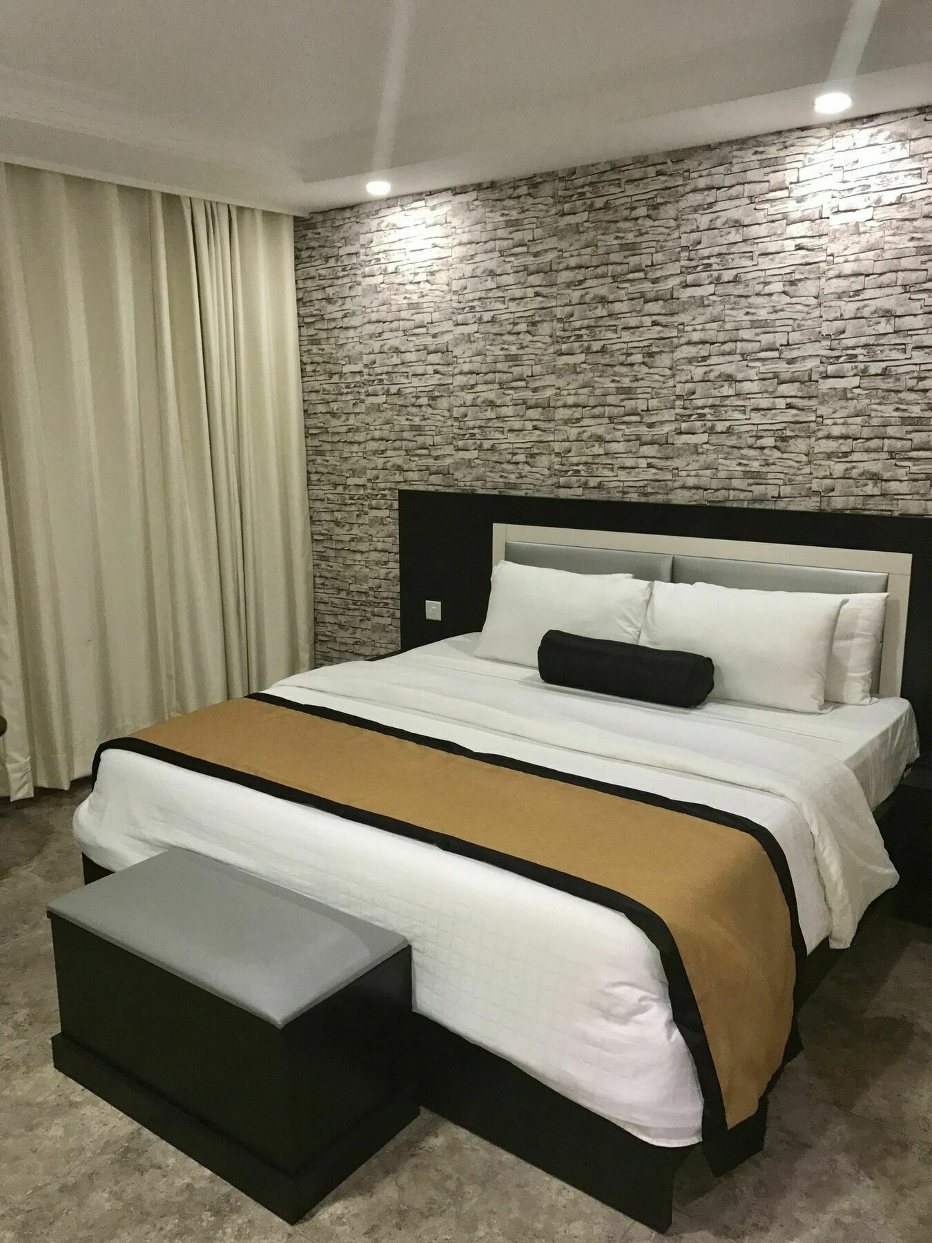 Msquare Hotel Gra Ikeja Esterno foto